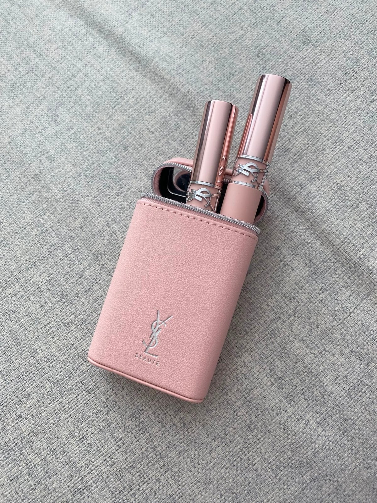 YSL Lippenstiften en Roze Etui - Nieuw, Sieraden, Tassen en Uiterlijk, Lippen, Nieuw, Ophalen of Verzenden, Make-up
