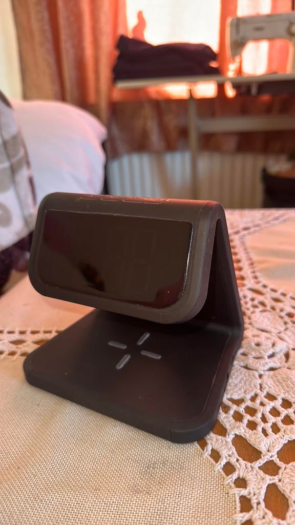 Horloge dat ook bluetooth oplader heeft, Ophalen of Verzenden, Zo goed als nieuw, Overige merken