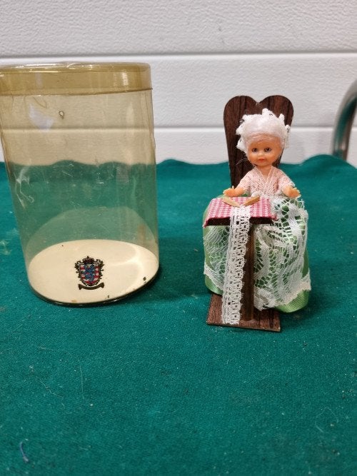 Pop op stoel vintage aan het haken, Ophalen of Verzenden, 'T Olde Gre-j, Info@toldegrej.nl, Endepoelstraat 20f Didam