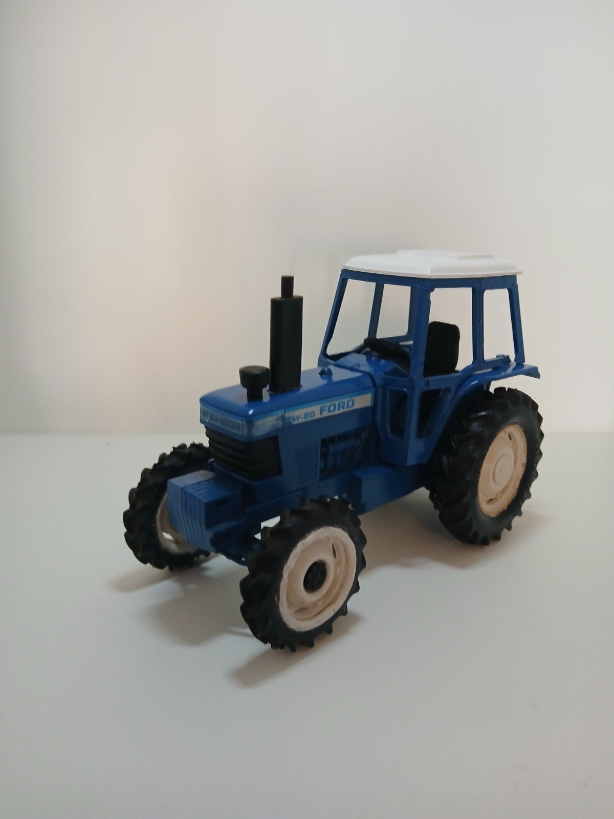 Ford TW-20 schaal 1.32, Hobby en Vrije tijd, Modelauto's | 1:32, Ophalen of Verzenden, Zo goed als nieuw, Tractor of Landbouw