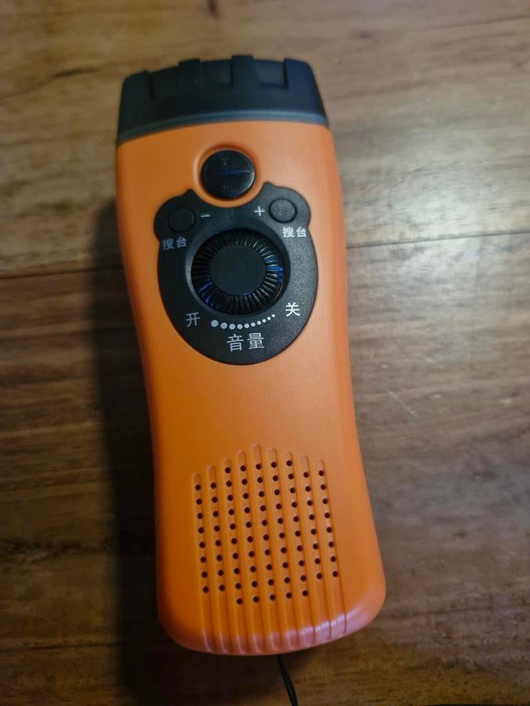 Dynamo Knijpkat Zaklamp met Radio en Alarm Sirene - Oranje, Caravans en Kamperen, Zaklampen, Nieuw, Accu, Ophalen of Verzenden