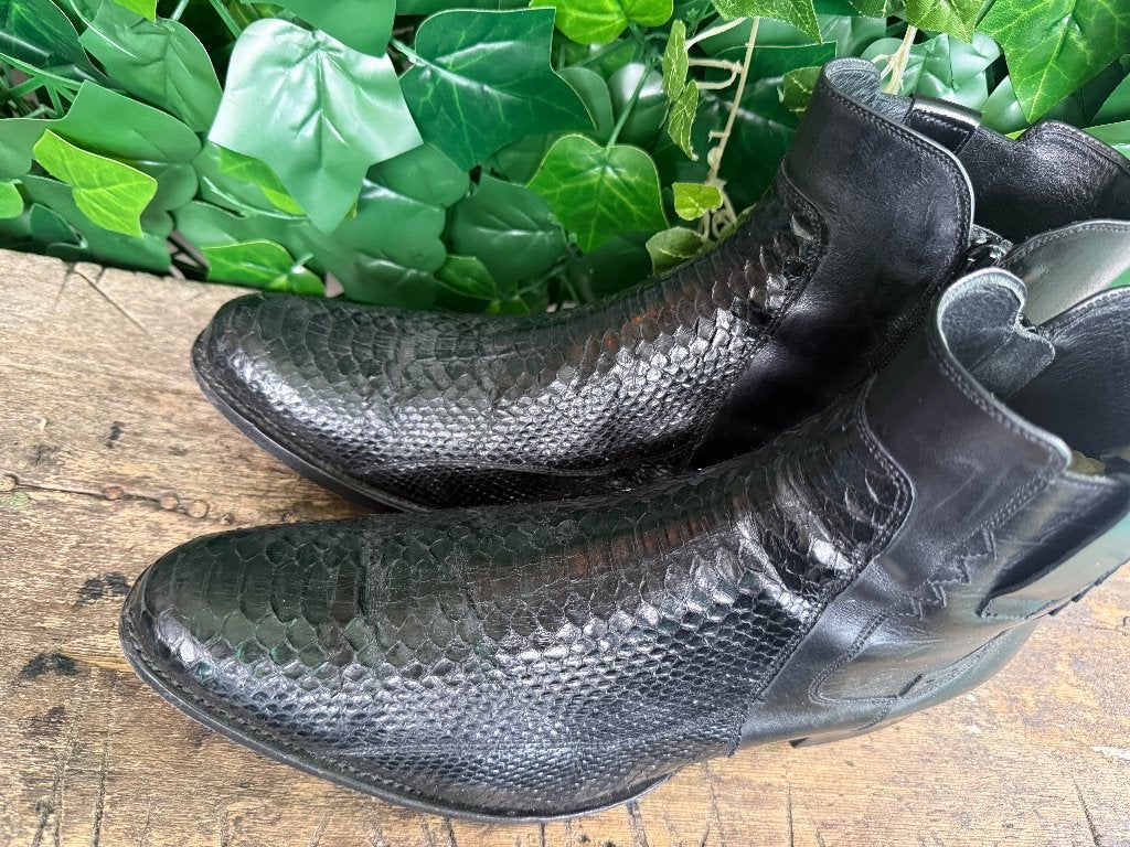 bijna Nieuwe mooie python laarzen van sendra maat 45, Kleding | Heren, Sendra, Zwart, Boots, Ophalen of Verzenden