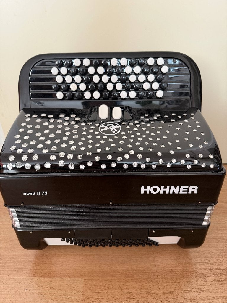 Hohner Nova ll 72 bas knopaccordeon C-griff, Muziek en Instrumenten, Ophalen, 72-bas, Met koffer, Zo goed als nieuw