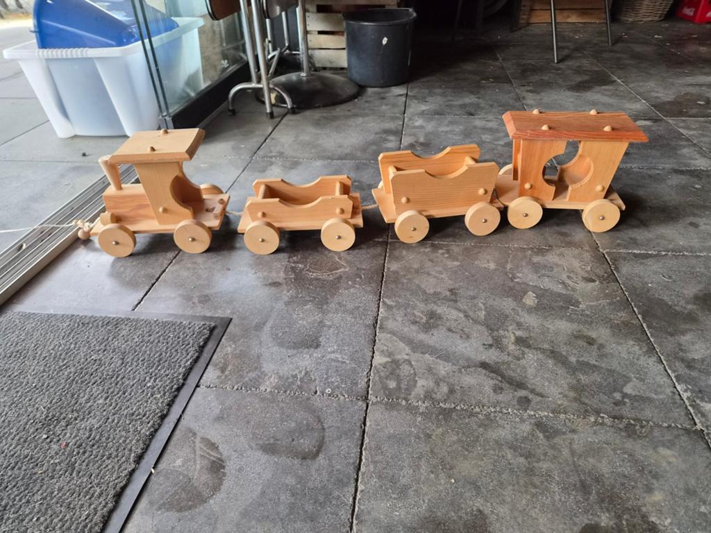 4-delige houten trein, zo goed als nieuw, Ophalen of Verzenden, Zo goed als nieuw, Duw- of Trekspeelgoed