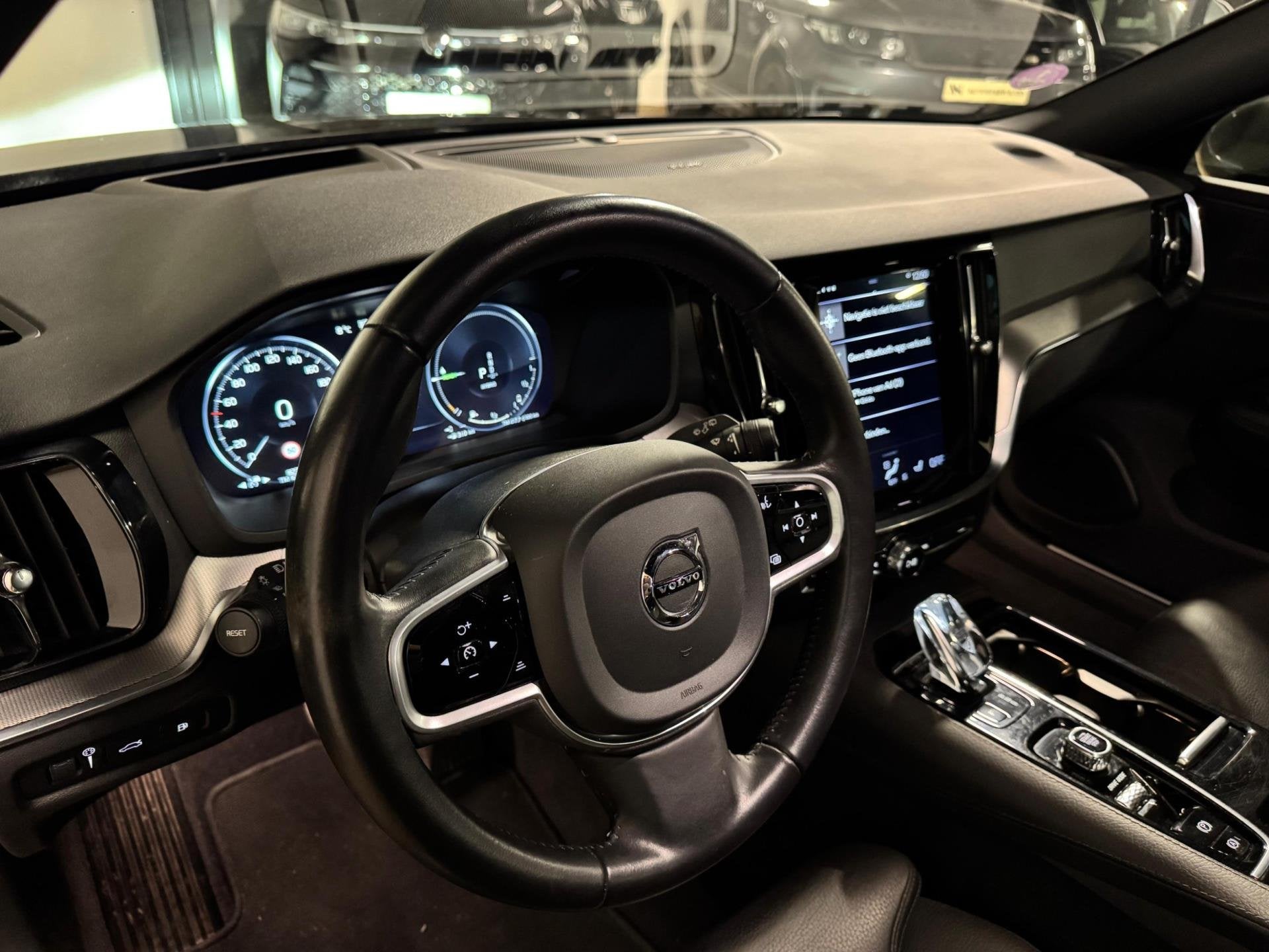 Volvo V60 2.0 T8 Twin Engine AWD Inscription PANO KEYLESS, Auto's, Volvo, Automaat, Euro 6, 4 cilinders, Leder en Stof