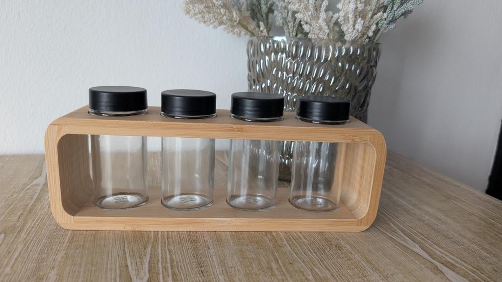 Kruidenrekje met 4 glazen potjes - Bamboe en Zwart, Huis en Inrichting, Keuken | Keukenbenodigdheden, Ophalen, Zo goed als nieuw