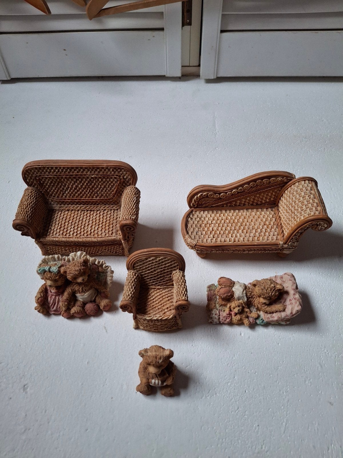 beertjes op bankje en stoel - Set van 3, Verzamelen, Ophalen of Verzenden, Nieuw, Beeldje, Cherished Teddies