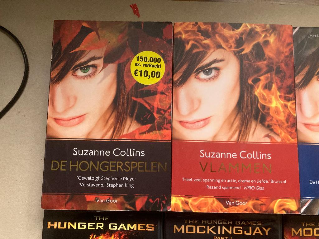 T.K. De Hongerspelen Vlammen en Spotgaai van Suzanne Collins, Boeken, Ophalen of Verzenden, Zo goed als nieuw, Suzanne Collins