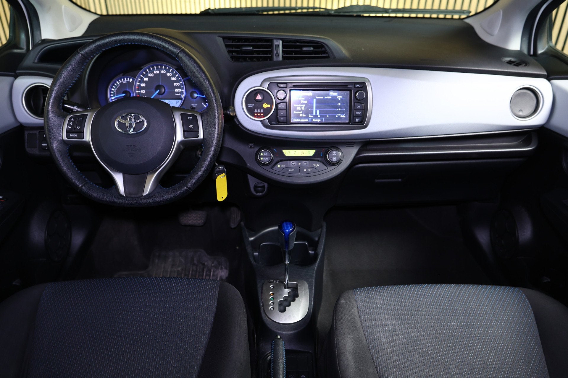 Toyota Yaris 1.5 Full Hybrid Comfort CLIMA RADIO AUTOMAAT "1, Gebruikt, 4 cilinders, Wit, Origineel Nederlands