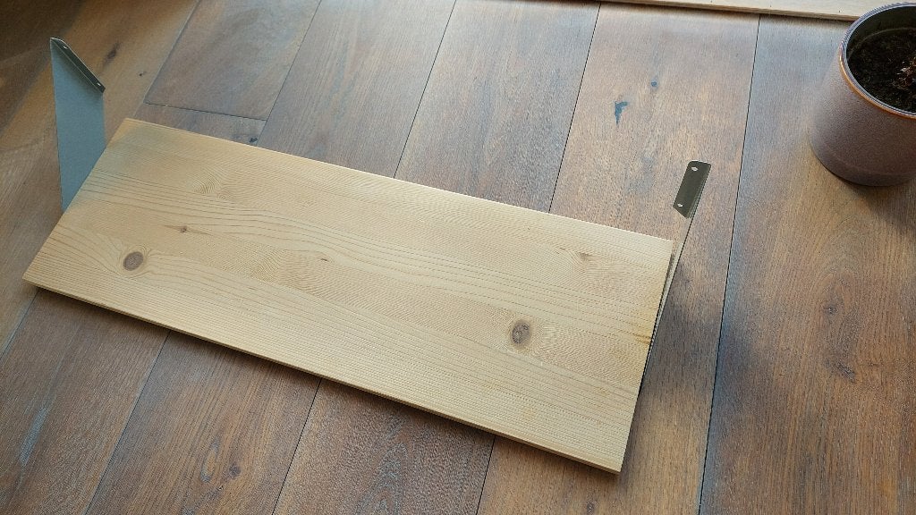 Stevige houten Ikea wandplank inclusief ophangsysteem, Huis en Inrichting, Woonaccessoires | Wandplanken en Boekenplanken, Ophalen