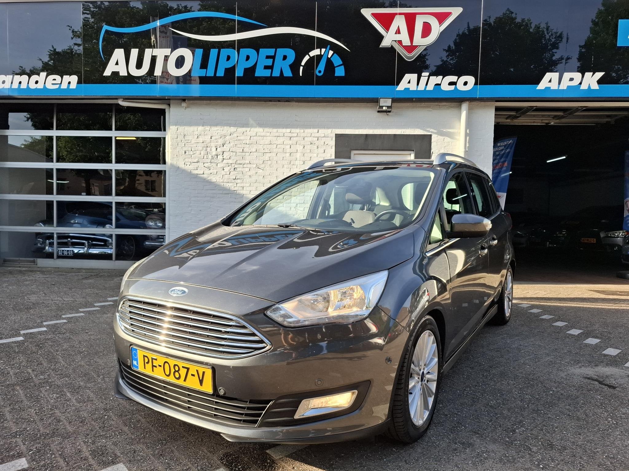 Ford Grand C-Max 1.0 Titanium /Nieuwe apk/ Nieuwe distributi, Auto's, Voorwielaandrijving, 745 kg, Gebruikt, Euro 6