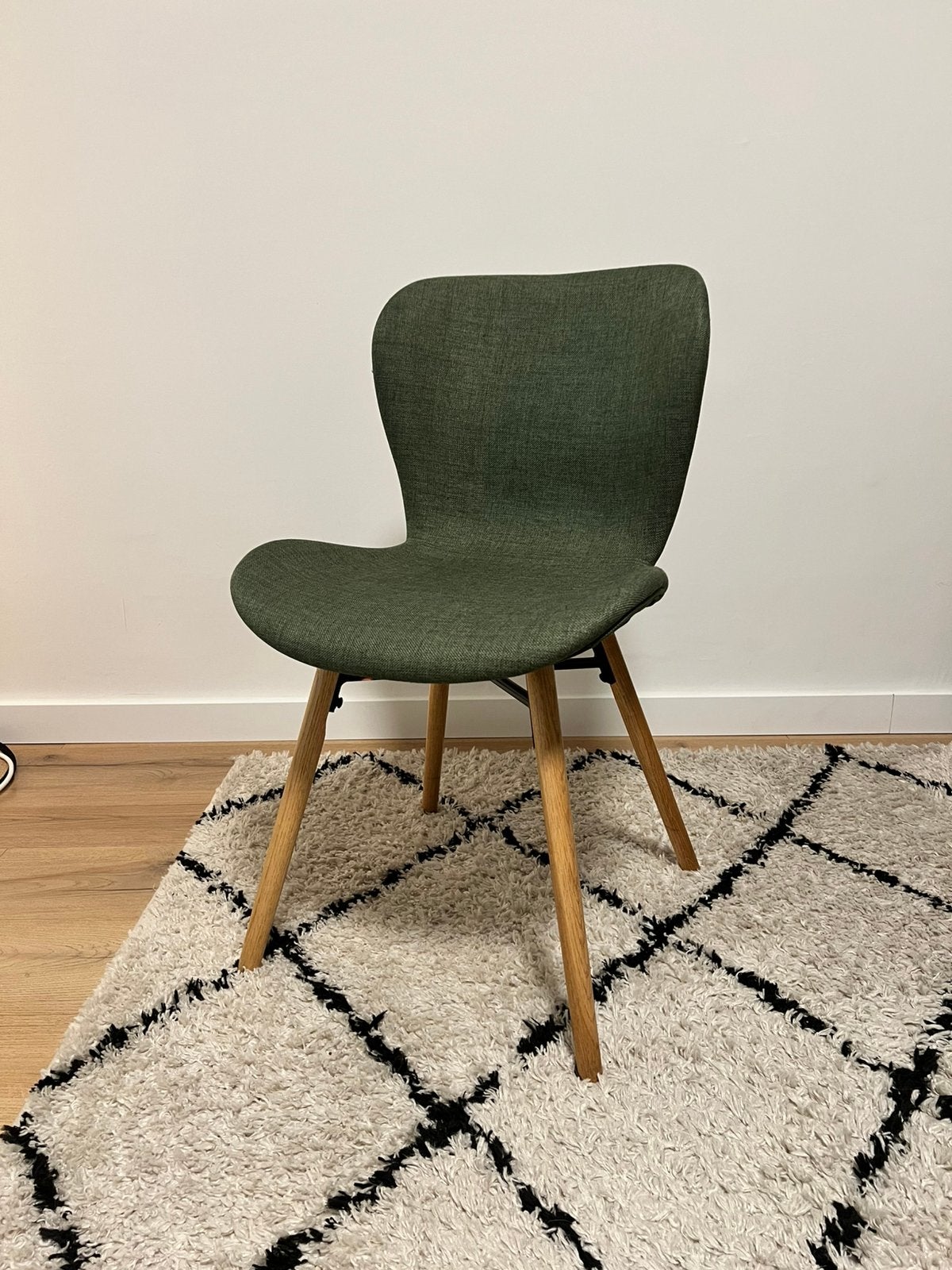 Vier olijfgroene (kuip)eetkamerstoelen, Huis en Inrichting, Stoelen, Ophalen, Zo goed als nieuw, Vier