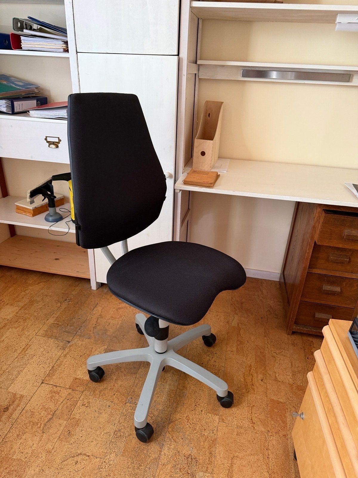 Zwarte bureaustoel met ergonomisch design, Ophalen, Gebruikt, Zwart, Bureaustoel