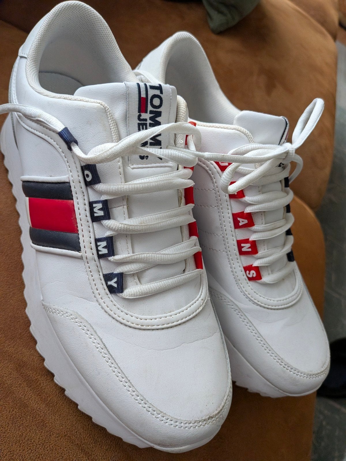 Tommy Hilfiger, Wit, Ophalen of Verzenden, Sneakers of Gympen, Zo goed als nieuw