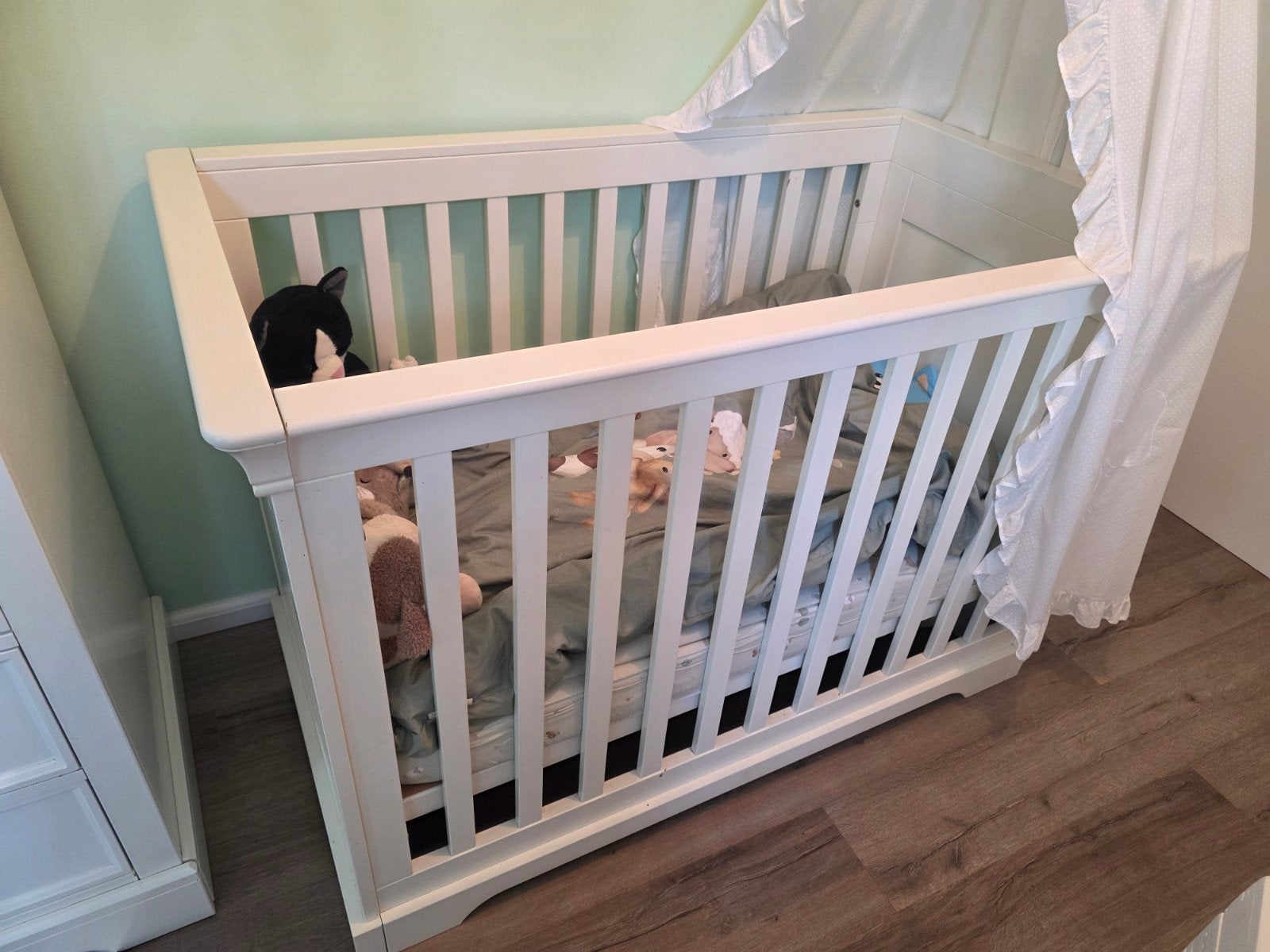 Kidsmill Chateau ledikant (60x120) met wandplank en matras, Kinderen en Baby's, Babywiegjes en Ledikanten, Ophalen