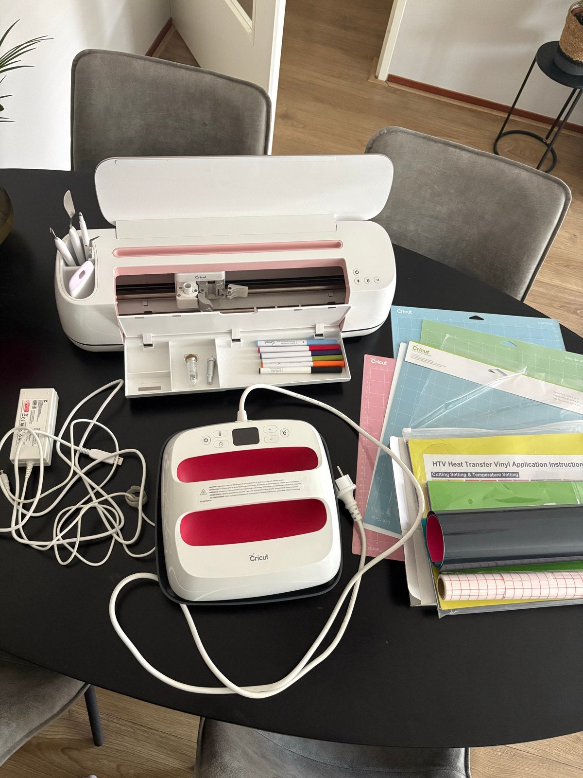 Cricut Maker 3 Bundel met EasyPress 2 en accessoires, Ophalen, Overige thema's, Meerkleurig, Zo goed als nieuw