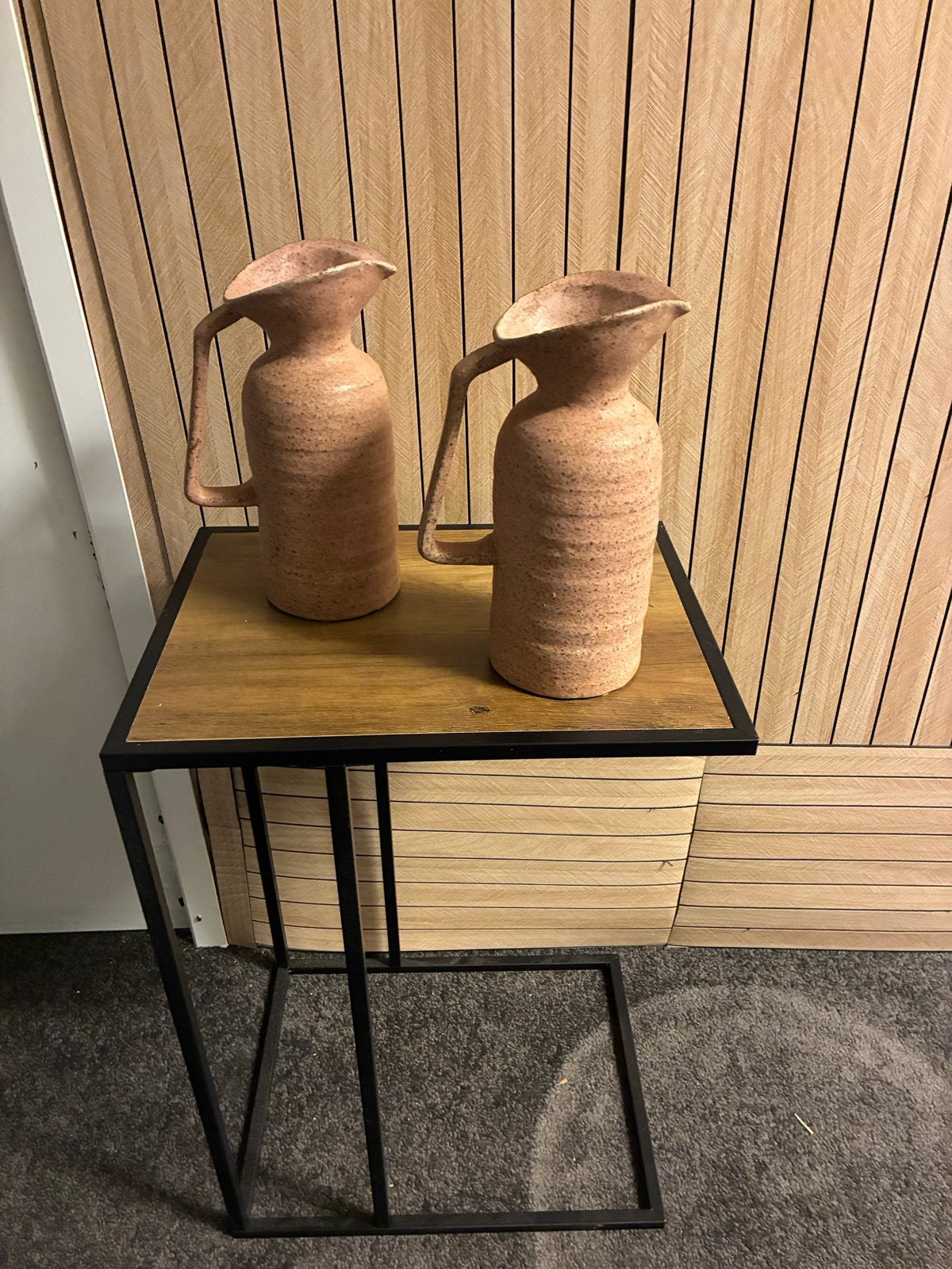 Set van 2 terracotta karaffen / vazen, Huis en Inrichting, Gebruikt, Overige kleuren, Ophalen of Verzenden, Geschikt voor droogbloemen