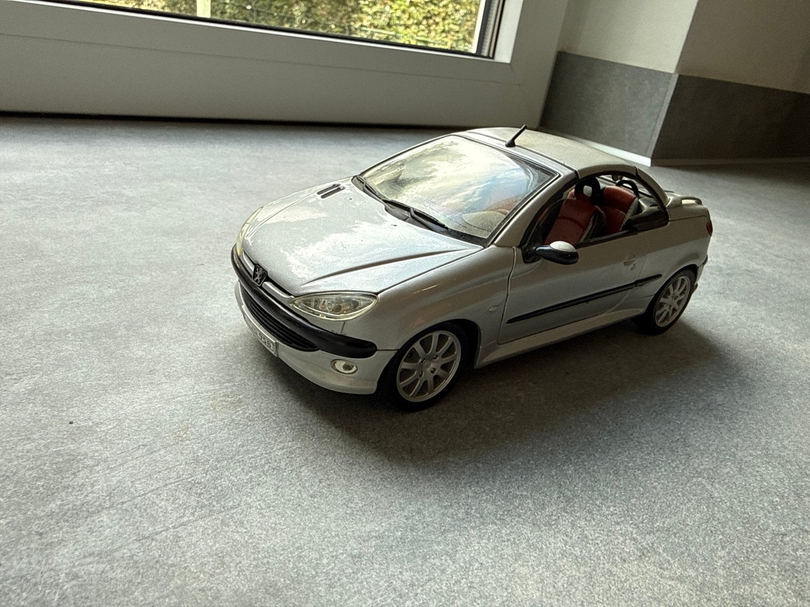 Peugeot 206 CC schaalmodel - Zilver, Ophalen of Verzenden, Zo goed als nieuw, Overige typen