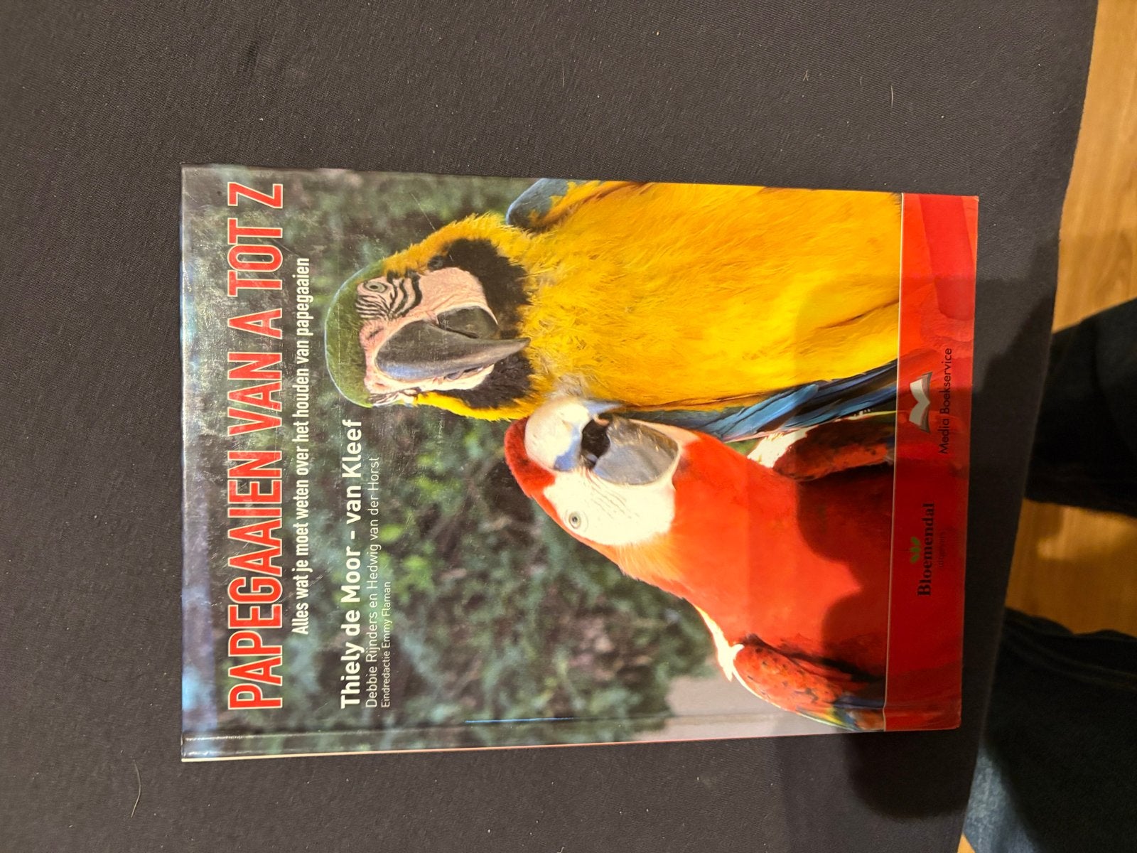 Boeken over papegaaien en kromsnavels, Ophalen of Verzenden, Gelezen, Vogels