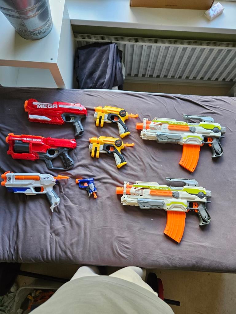 Aantal nerf pistolen en accessoires, Ophalen, Zo goed als nieuw