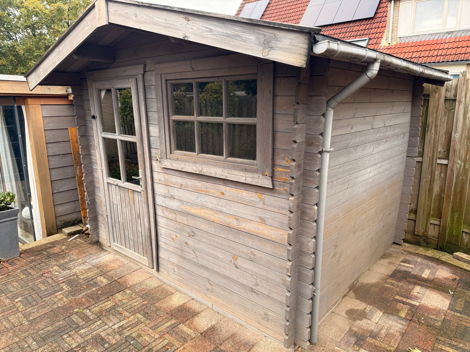 Gedemonteerde houten blokhut/tuinhuis op pallet, Tuin en Terras, Ophalen, Tuinhuis, 250 tot 500 cm, 1 raam