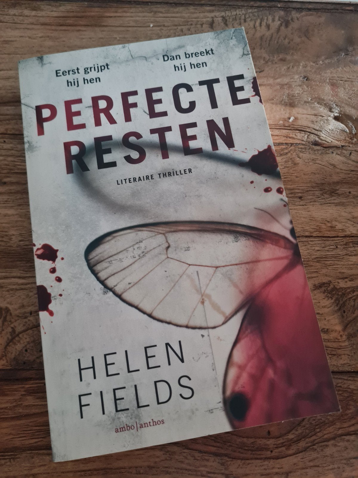 Perfecte Resten - Helen Fields (Literaire Thriller), Ophalen of Verzenden, Zo goed als nieuw, Helen Fields, Europa overig