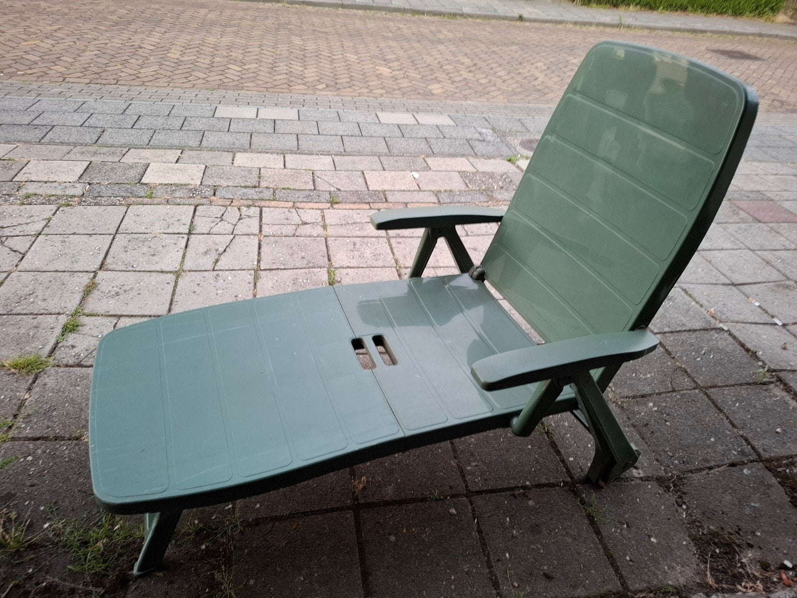 Ligbed met kussen, Ophalen, Gebruikt, Kunststof
