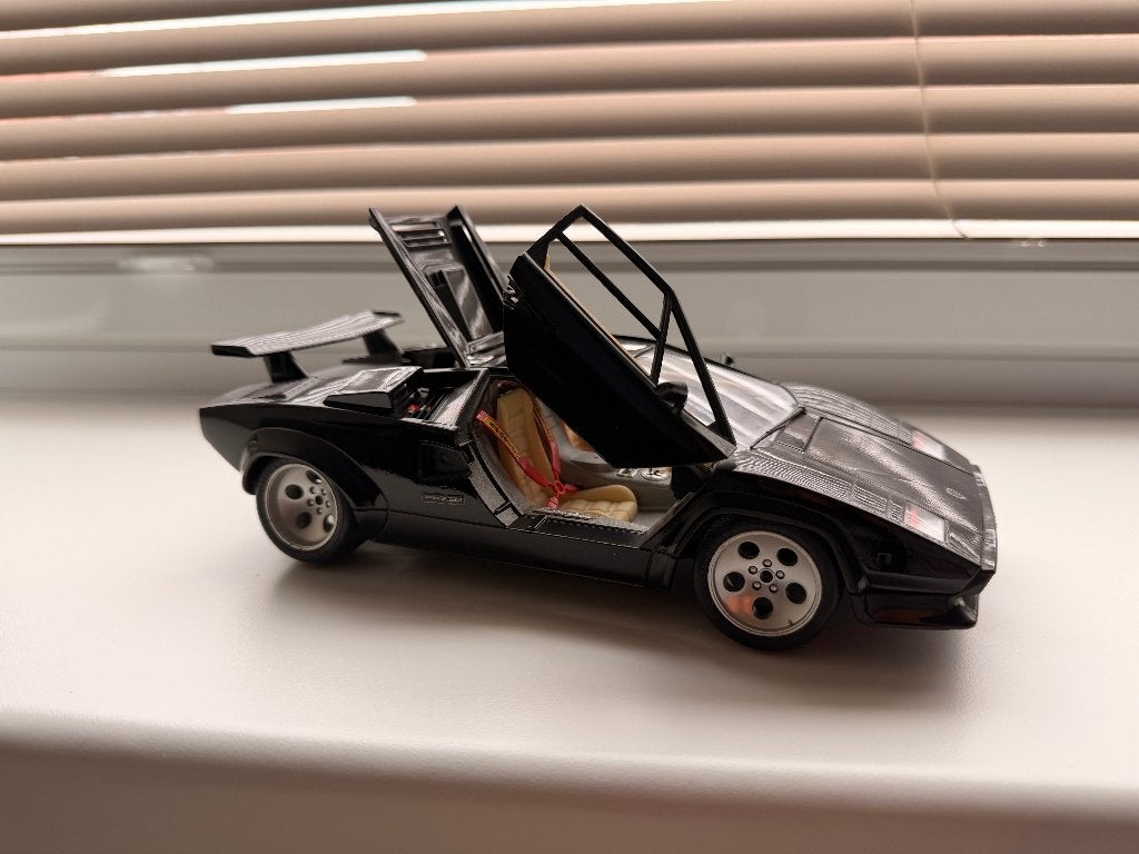 Bburago Lamborghini Countach 1988 Zwart schaal 01:18, Hobby en Vrije tijd, Ophalen, Zo goed als nieuw, Auto, Bburago
