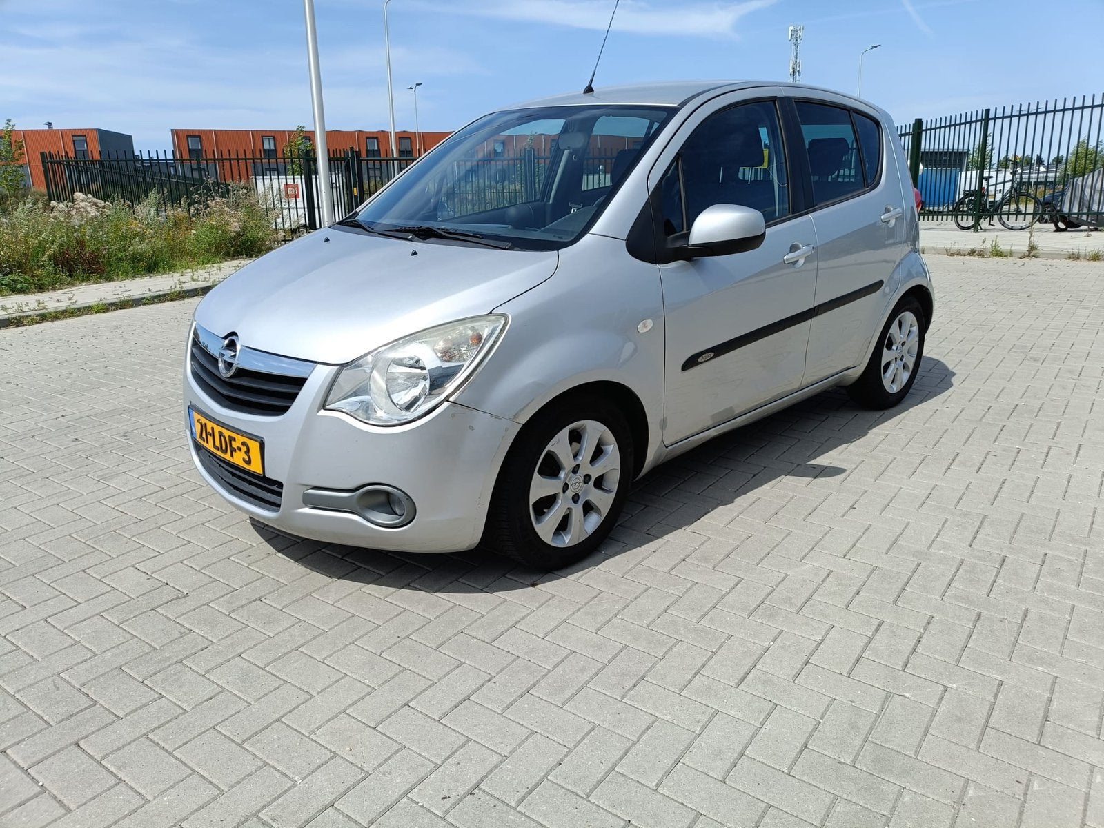 Opel Agila 1.2 16V 2010 Grijs, Auto's, Opel, Voorwielaandrijving, 40 €/maand, 4 cilinders, Origineel Nederlands