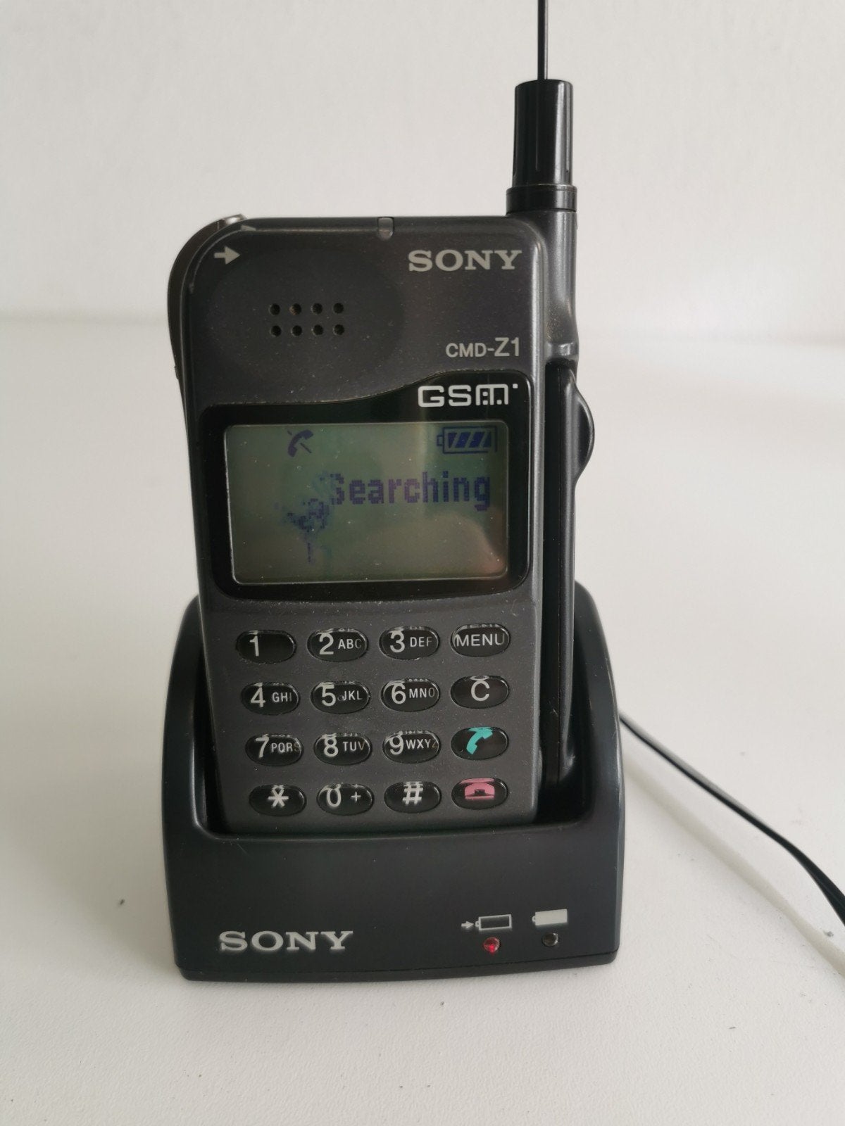 Sony CMD-Z1 GSM Telefoon met Lader en Batterij, Gebruikt, Geen camera, Zwart, Overige systemen