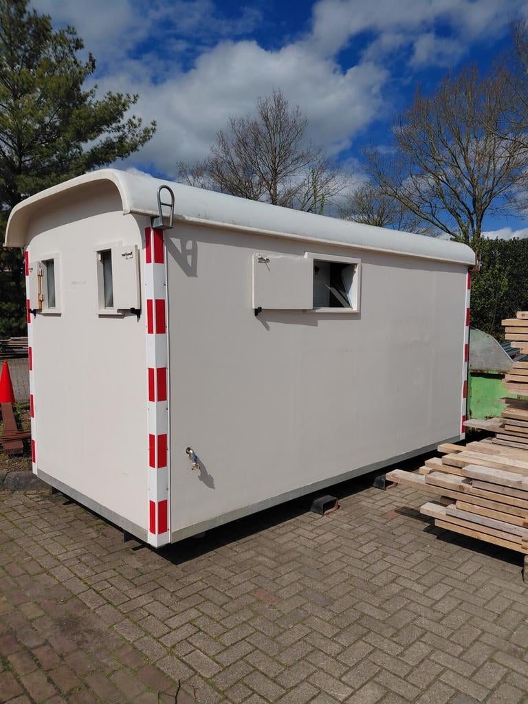 2 Brouwer Toiletunits met boiler, wasbakken en kachel, Zakelijke goederen, Ophalen of Verzenden