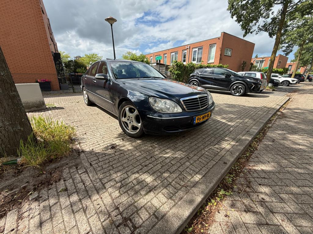 Mercedes-Benz S-Klasse 3.2 CDI S320 AUT 2004 Zwart, Auto's, Mercedes-Benz, Achterwielaandrijving, Zwart, 3222 cc, Zwart