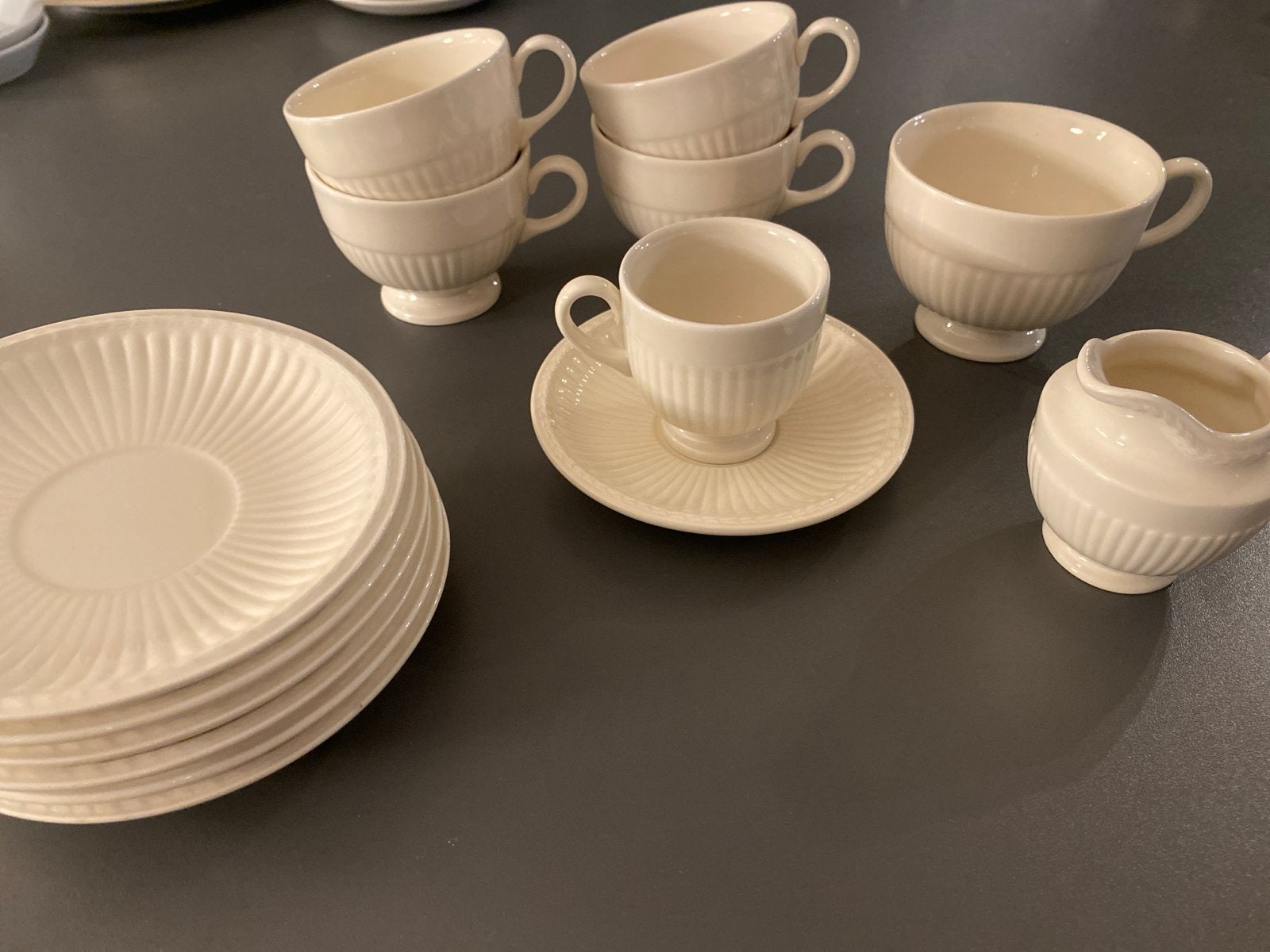 Wedgwood Edme servies - 6 kopjes met schotel en melkkan, Ophalen, Klassiek, Zo goed als nieuw, Kop(pen) en/of Schotel(s)