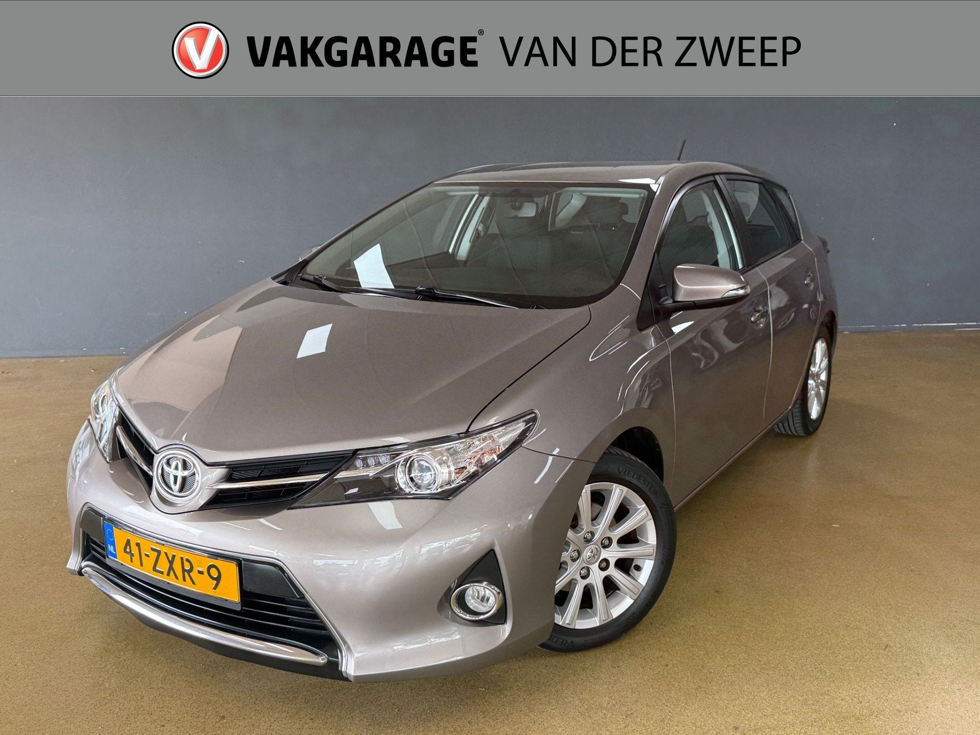 Toyota Auris 1.3 Aspiration | Navigatie | Camera | Trekhaak., Auto's, Voorwielaandrijving, Euro 5, 4 cilinders, Bruin