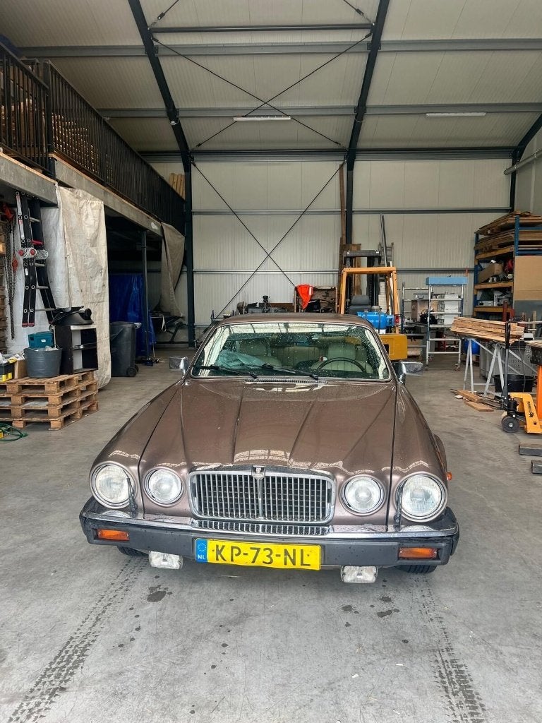 Jaguar Sovereign 5.3 HE AUT 1984 Bruin, Auto's, Automaat, 295 pk, Beige, 1900 kg