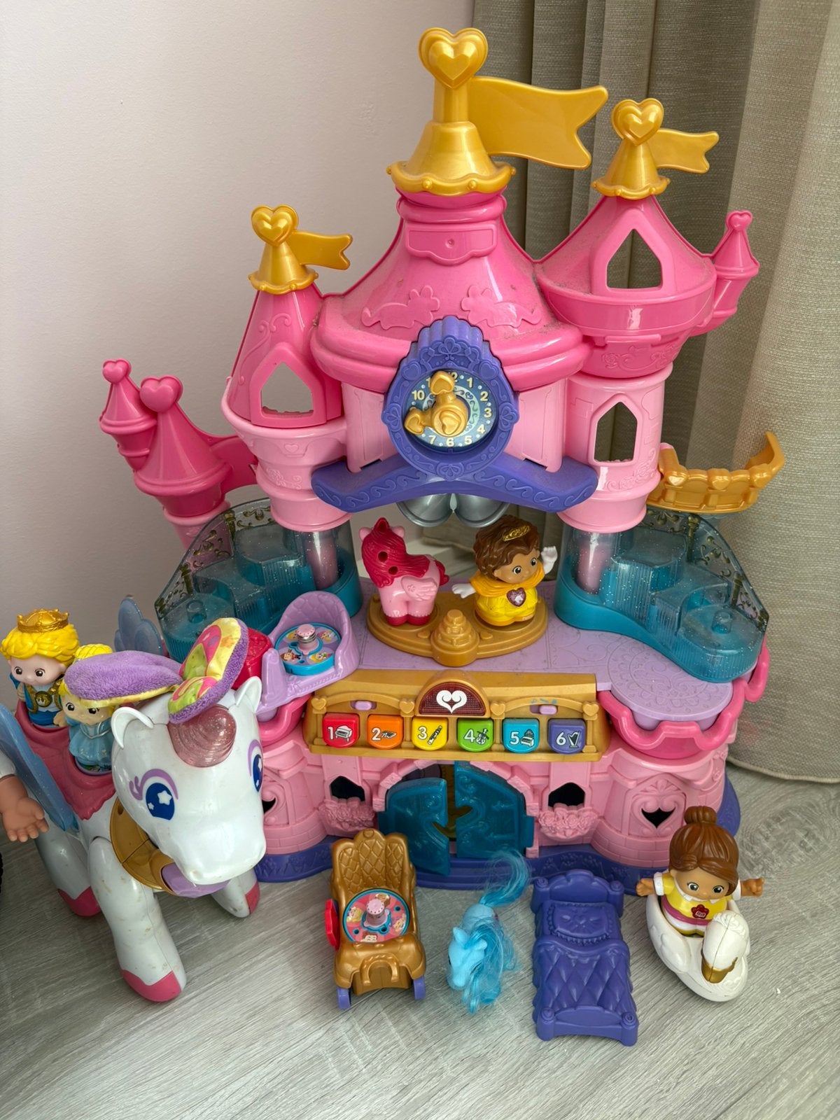 Vrolijke vriendjes kasteel met unicorn, Kinderen en Baby's, Speelgoed | Vtech, Ophalen, Zo goed als nieuw, 2 tot 4 jaar