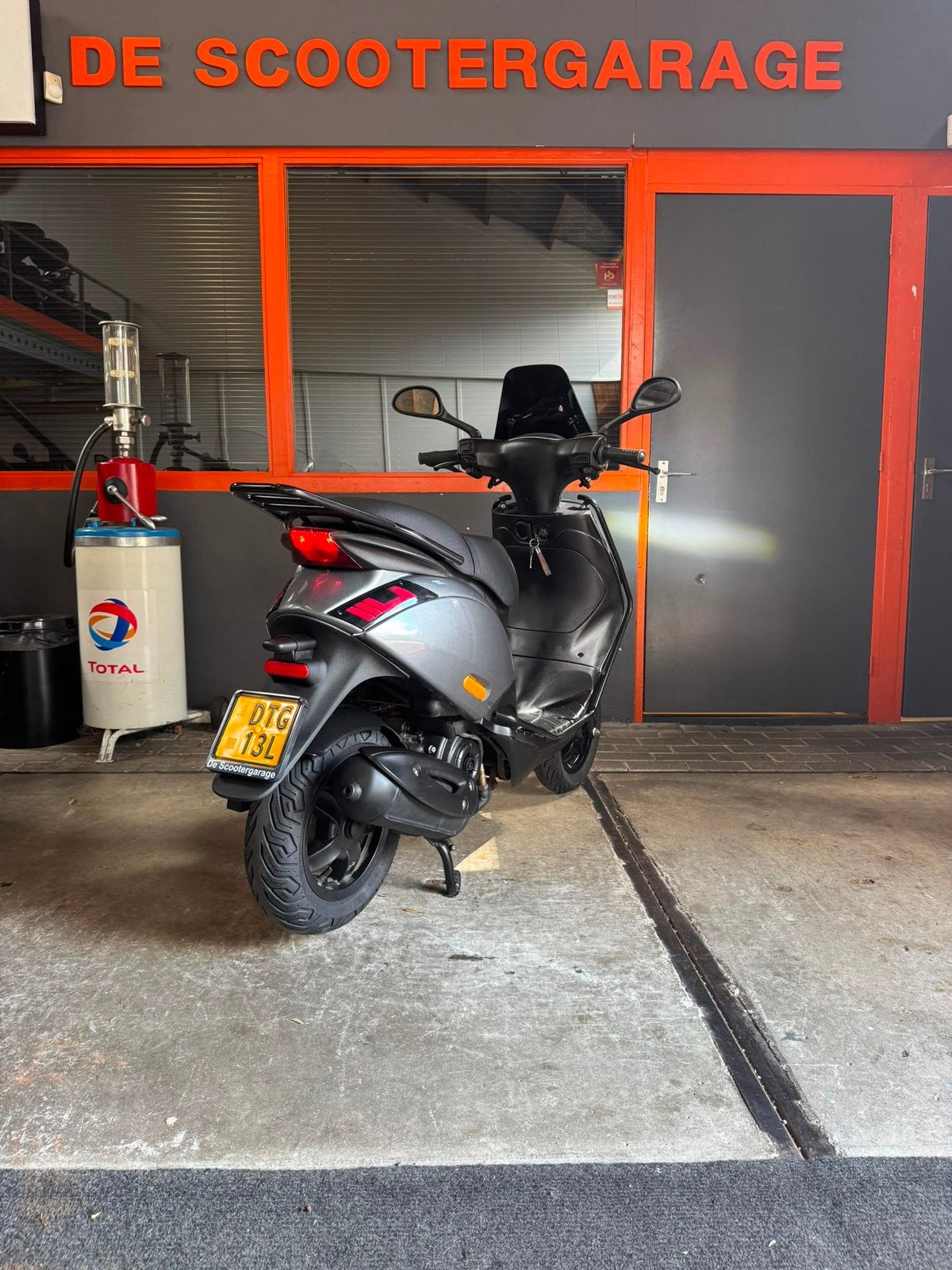 Piaggio Zip Brom 45km e4 SP 2019 FULL Agaat grijs, Fietsen en Brommers, Scooters | Piaggio, Gebruikt, Piaggio, Piaggio, Maximaal 45 km/u