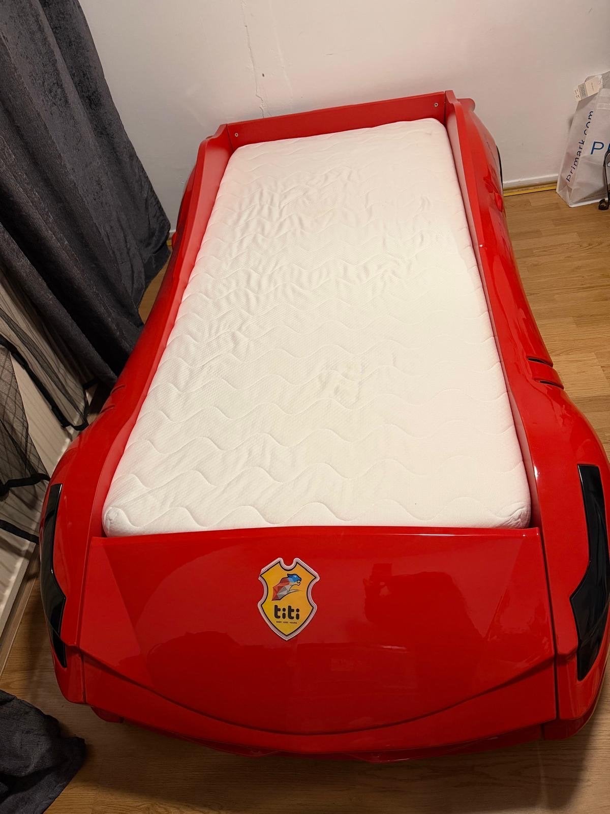 Kinderbed raceauto rood met matras, Overige materialen, Gebruikt, Eenpersoons, Ophalen of Verzenden