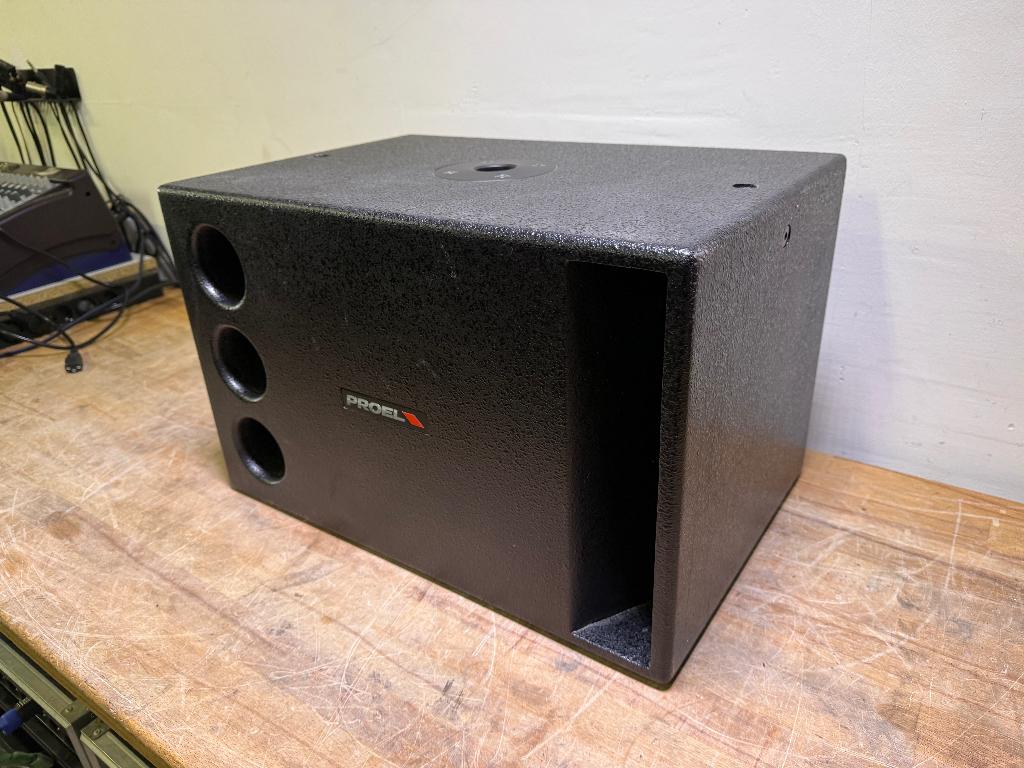 Proel SW110A Actieve subwoofer speaker, Muziek en Instrumenten, Ophalen of Verzenden, Gebruikt, Licht