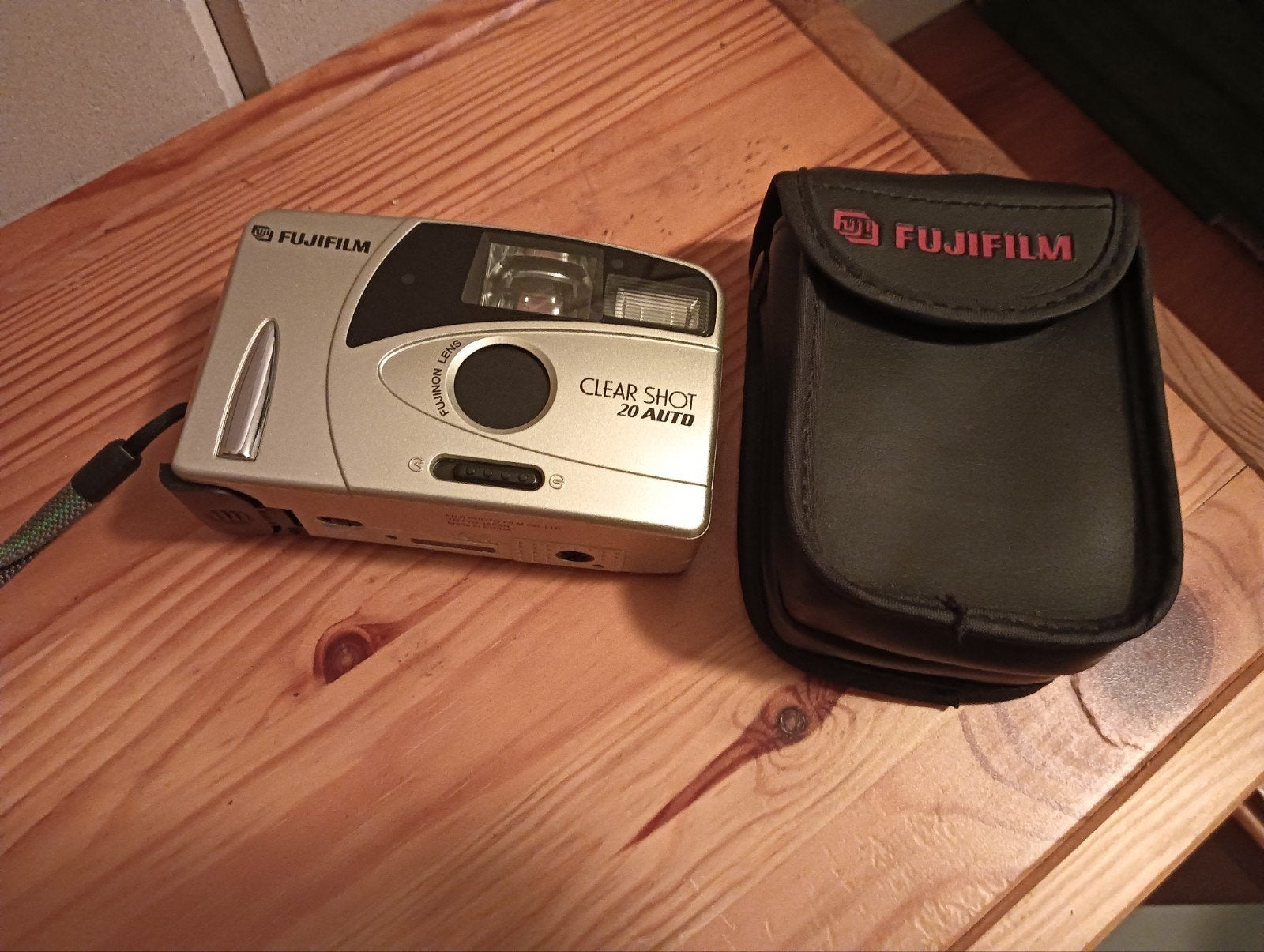 FujiFilm Clear Shot 20 Auto fotocamera met hoesje, Ophalen of Verzenden, Compact, Fuji