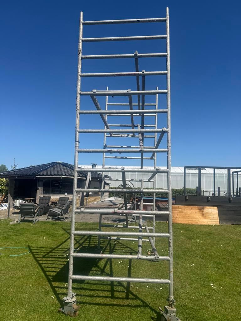 Stevige rolsteiger met wielen - Ideaal voor klussen, Doe-het-zelf en Verbouw, Steigers, Ophalen of Verzenden, Zo goed als nieuw