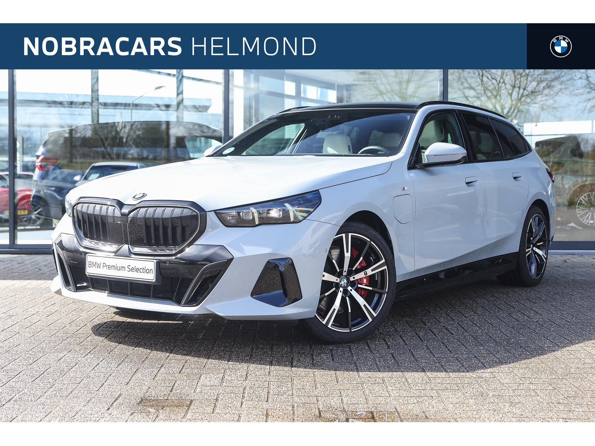 BMW 5 Serie Touring 550e xDrive M Sport Automaat / Panoramad, Dealer onderhouden, Gebruikt, Met garantie (alle), 489 pk