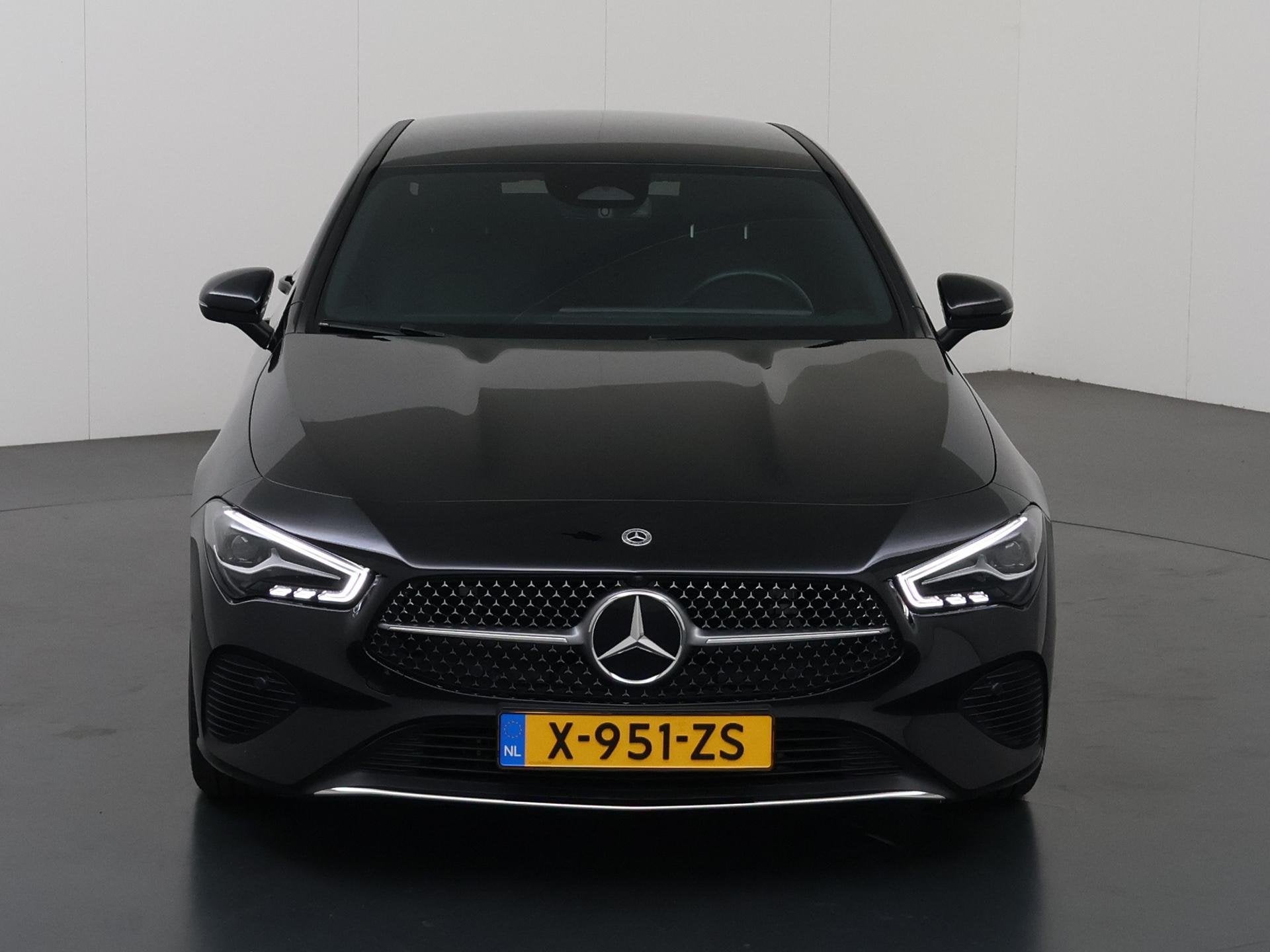 Mercedes-Benz CLA-klasse 180 Business Line | Achteruitrijcam, Auto's, 136 pk, Gebruikt, 4 cilinders, Leder en Stof