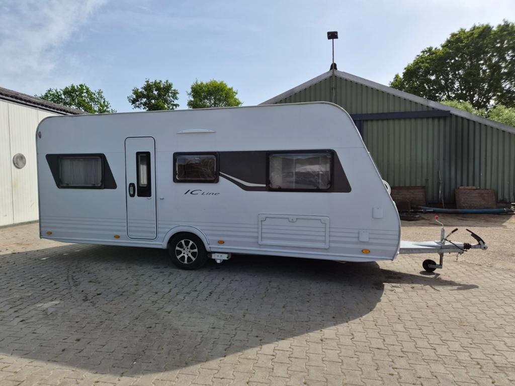 Burstner Averso Plus 520 TL IC Line Hefbed, Caravans en Kamperen, Caravans, Ringverwarming, Rondzit, Particulier, Bürstner
