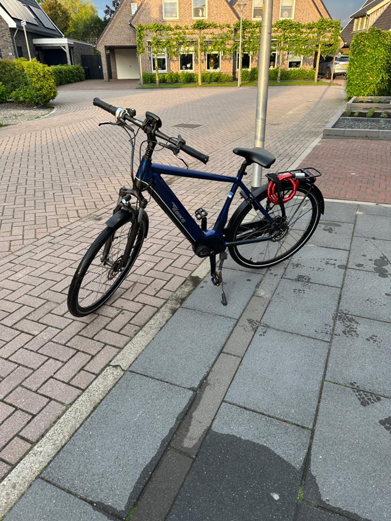 E-bike met nieuwe acculader - weinig gebruikt, Fietsen en Brommers, Elektrische fietsen, Ophalen, Zo goed als nieuw, Overige merken