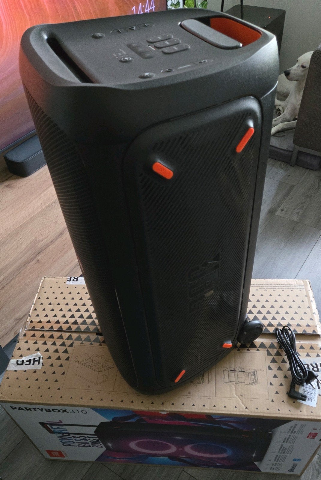 Foto 6 van jbl partybox 310 2 maand oud met factuur en garantie, nieuw