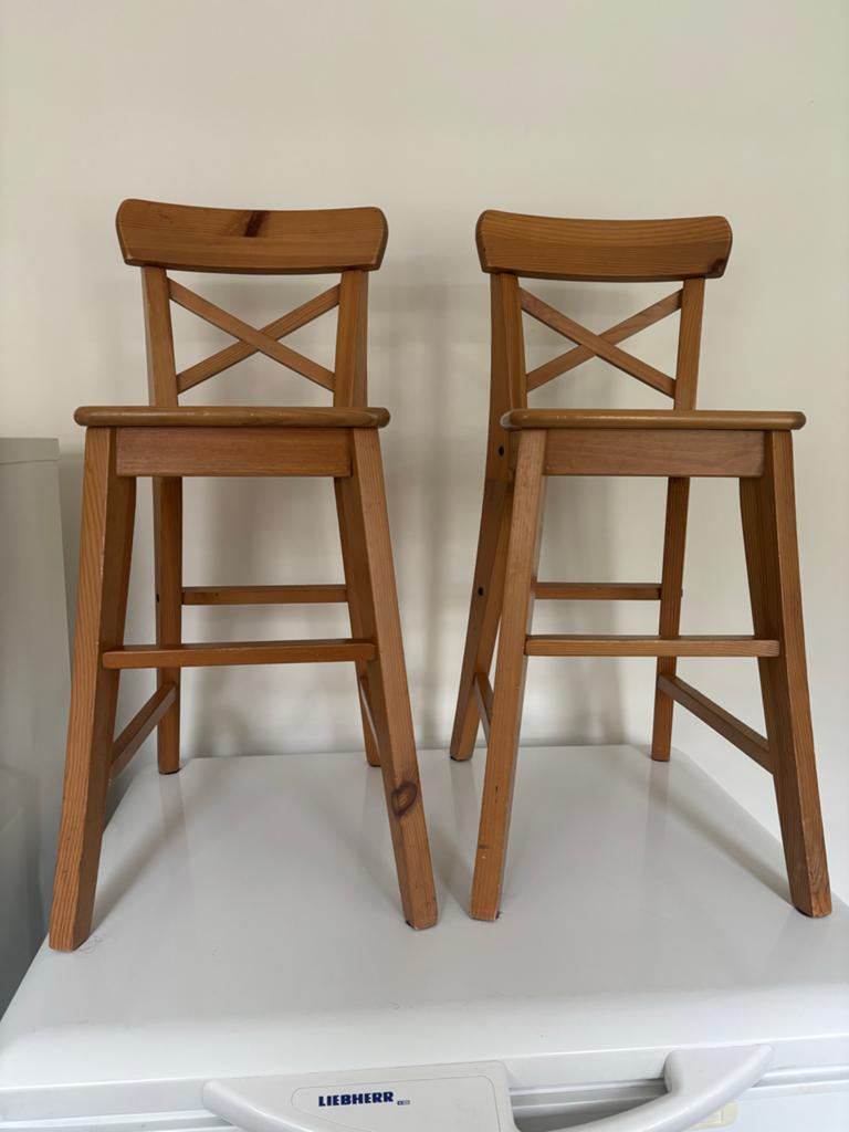 Set van 2 houten barkrukken - Gebruikt, Huis en Inrichting, Barkrukken, Ophalen, Gebruikt, 60 tot 90 cm, Hout
