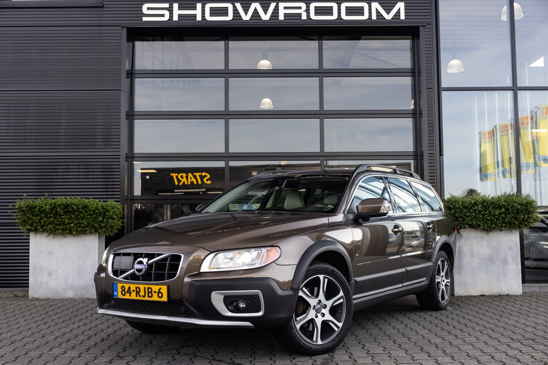 Volvo XC70 2.4 D5 Summum AWD NL Auto, Apple Carplay, Facelif, Automaat, 15 km/l, Gebruikt, Beige