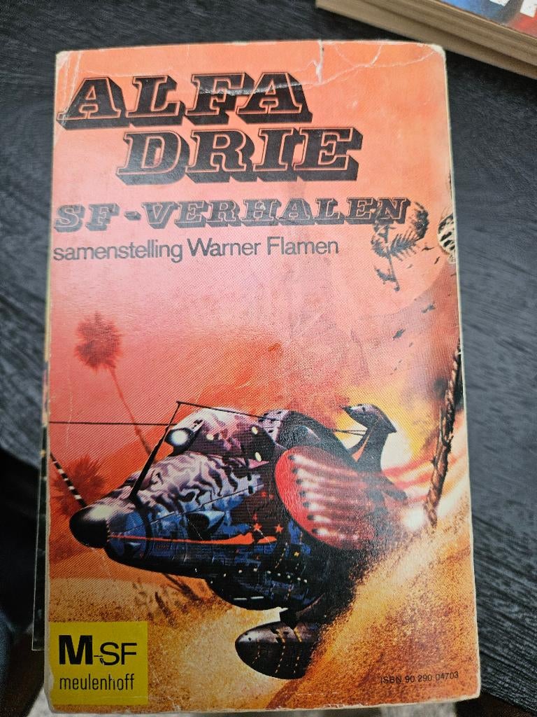 SF omnibus Alfa drie, Boeken, Science fiction, Gelezen, Ophalen of Verzenden