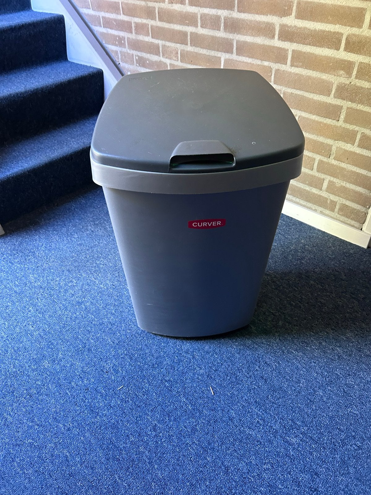 Curver afvalemmer 50 liter - Gebogen design, Ophalen, 50 – 75, Kunststof, Gebruikt